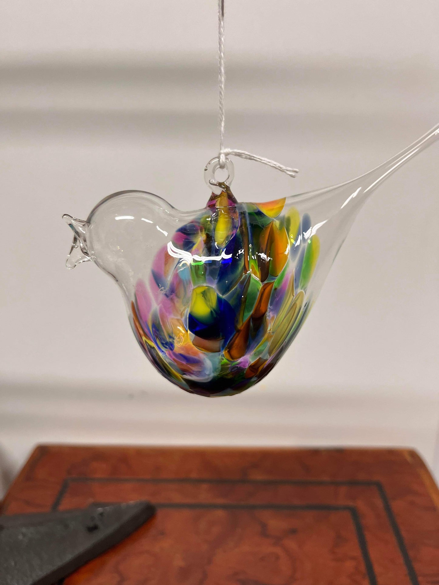 Hængende glas fugl.