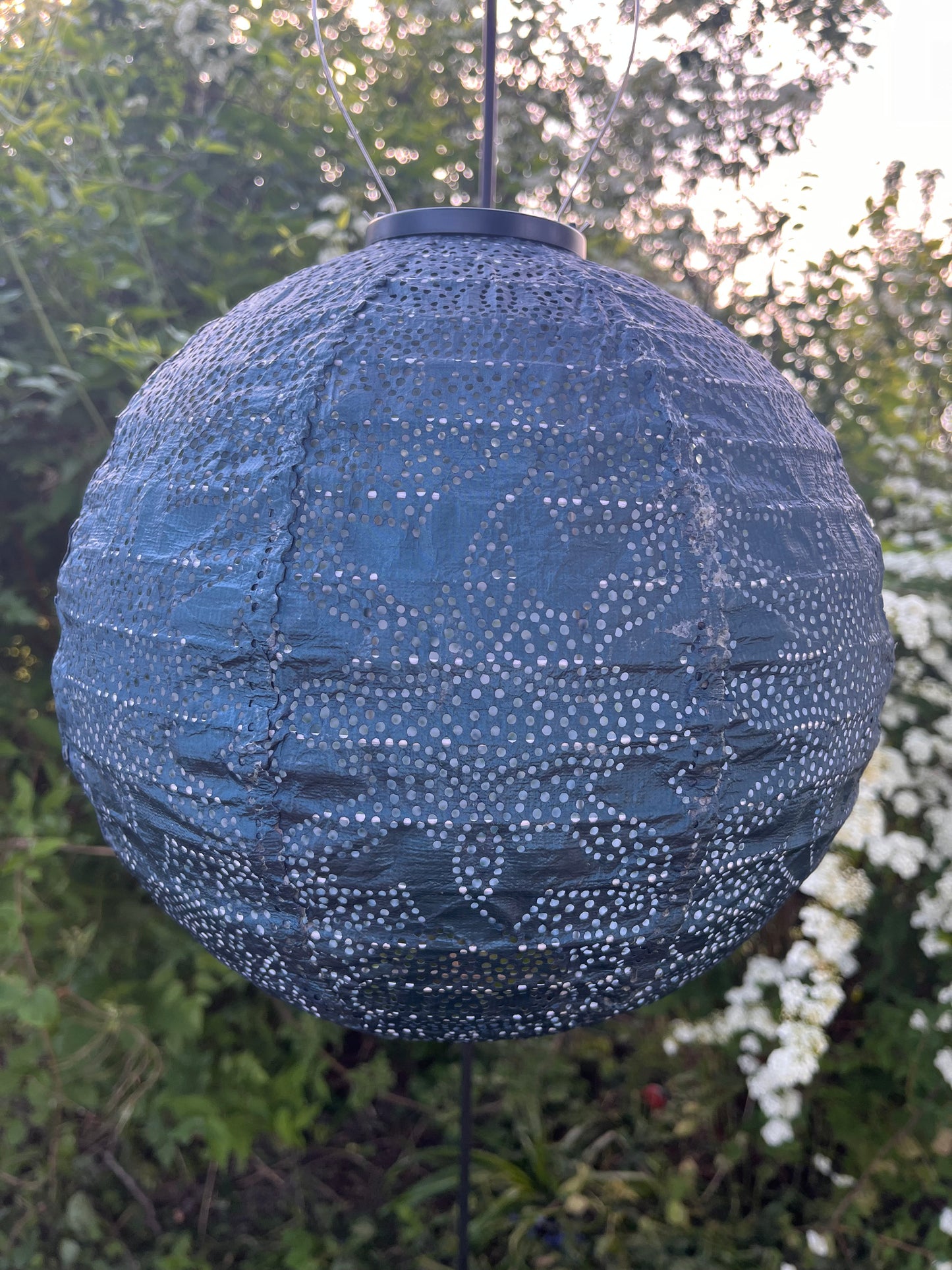 Solcelle lampe rund 30 cm.