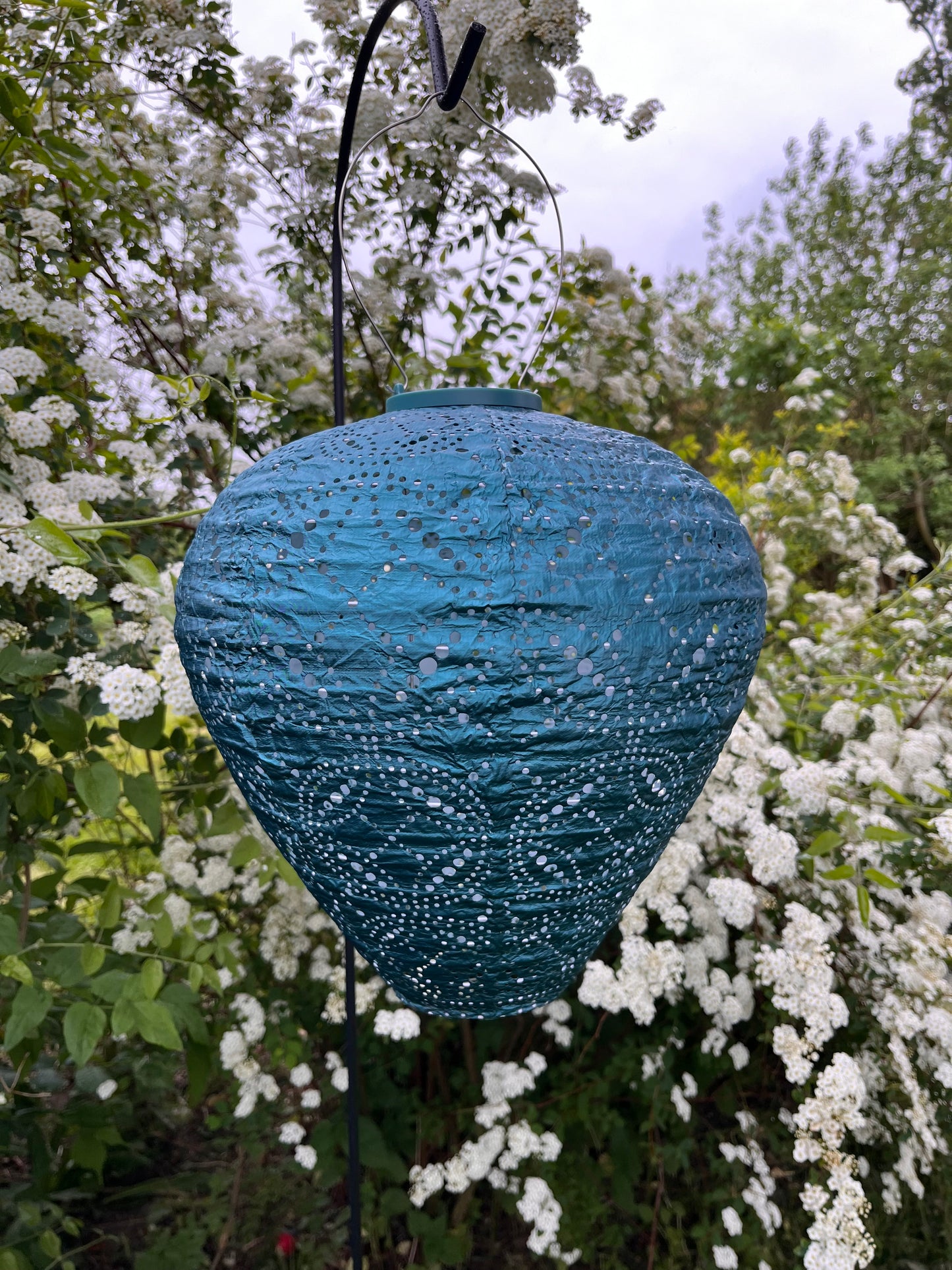 Flot metal blå lampe i 30 cm ballon form. Nr. BA20/71