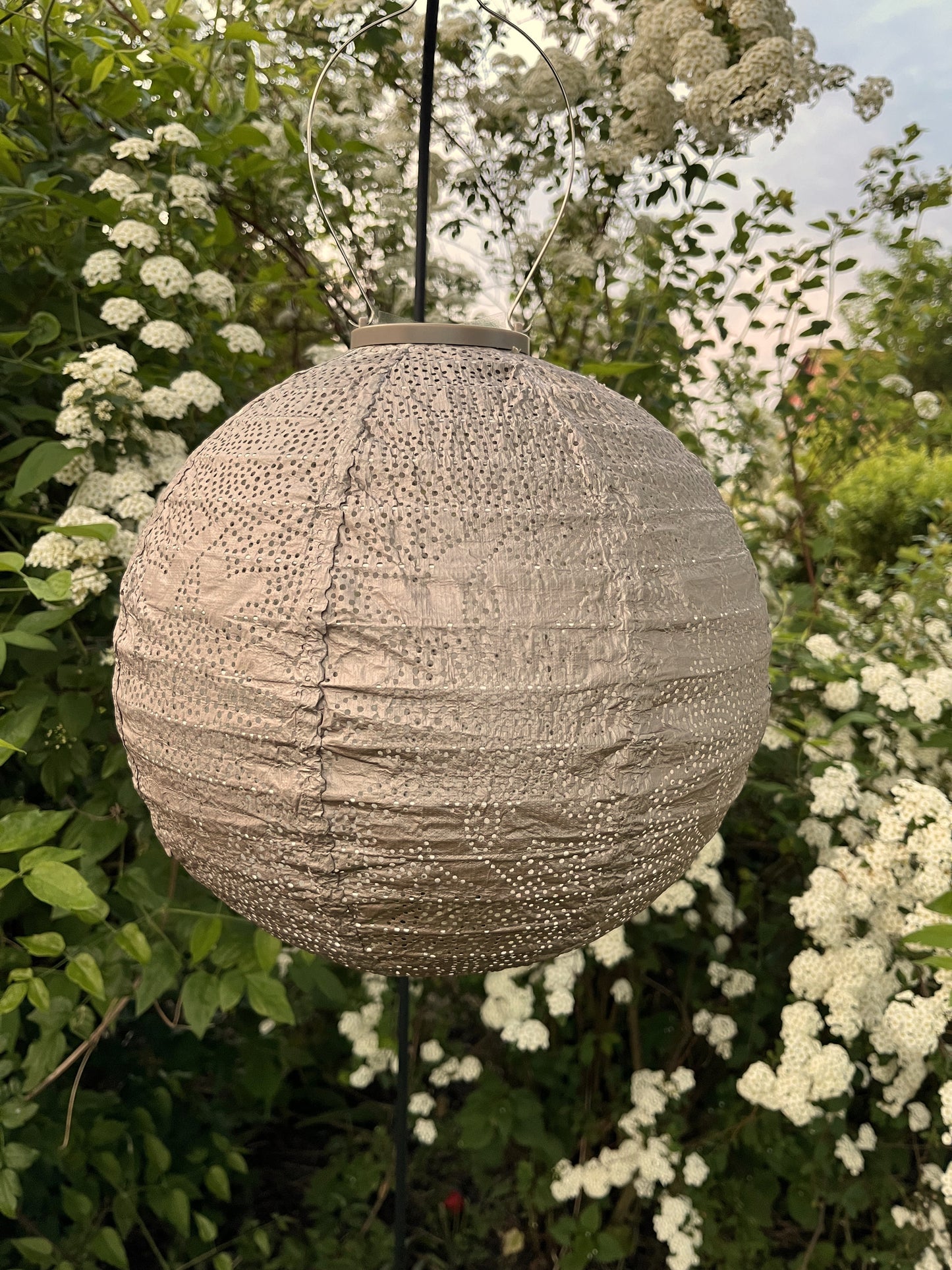 Solcelle lampe rund 30 cm.