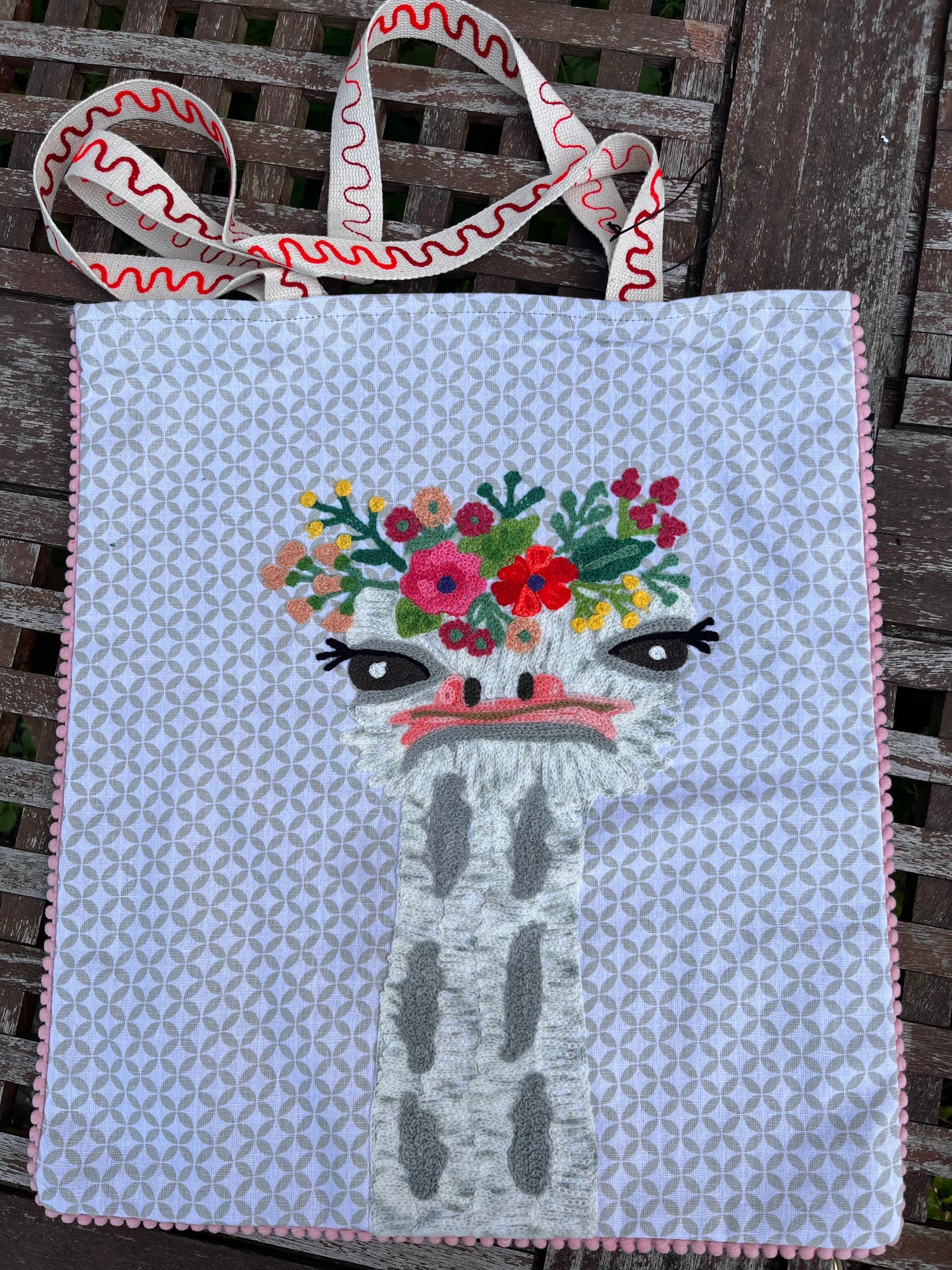 Stofposer med broderet motiv