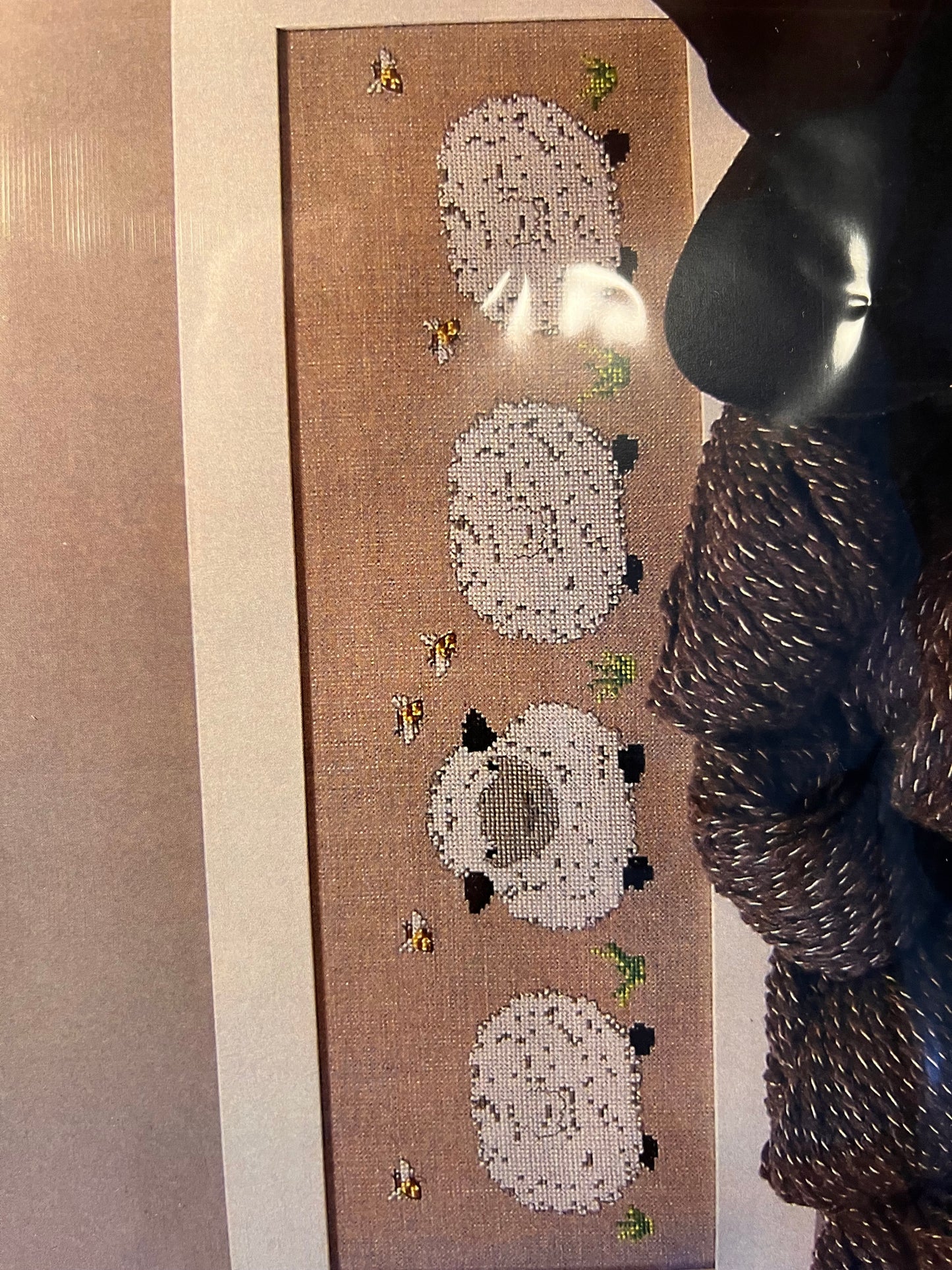 Broderi kit får på rækker