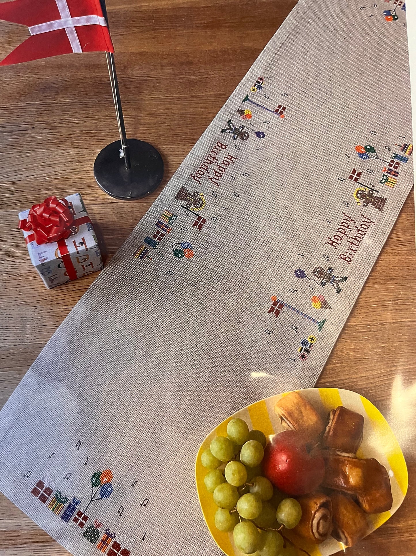 Broderi kit fødselsdags løber.