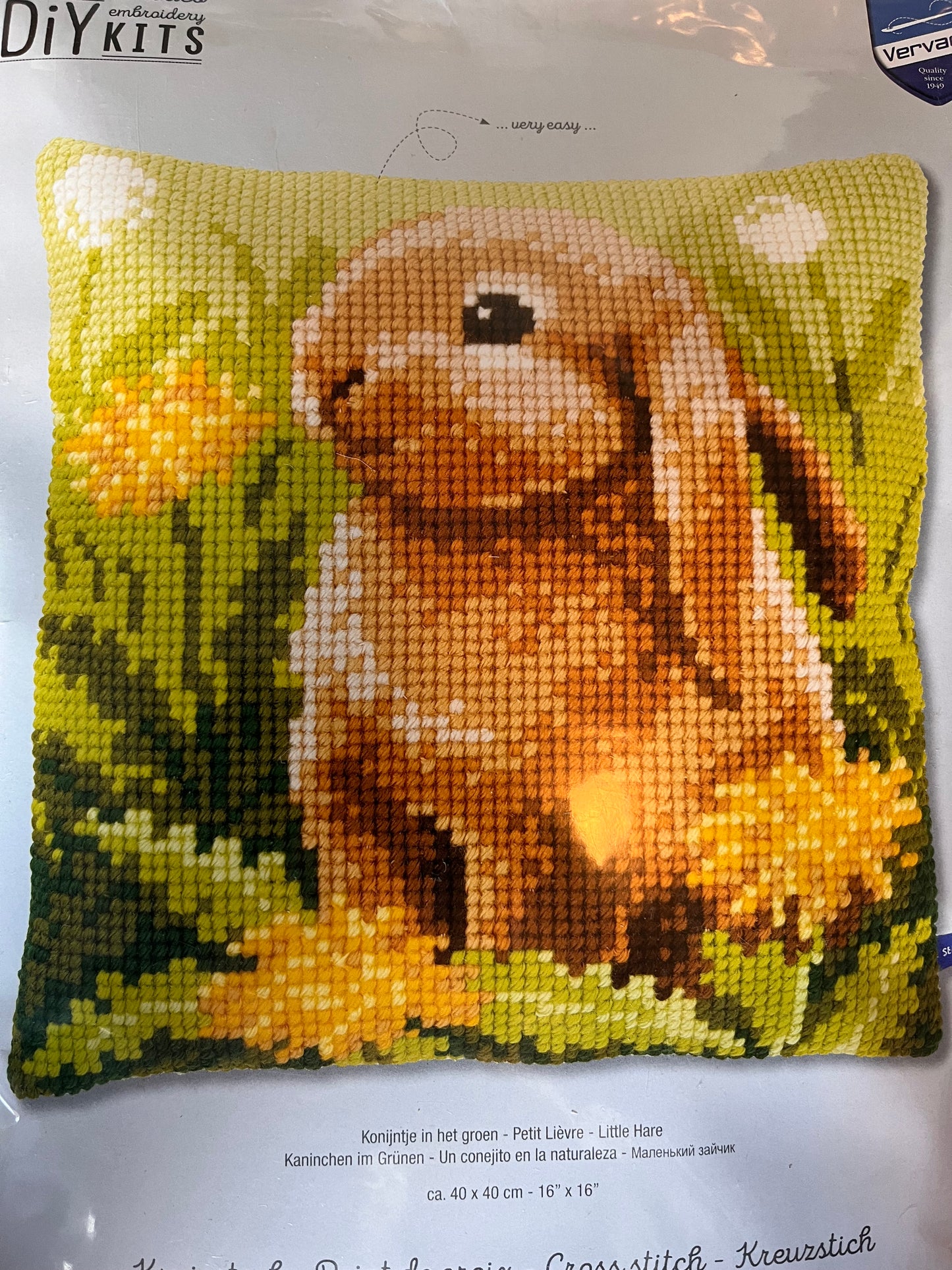 Broderi kit hare.