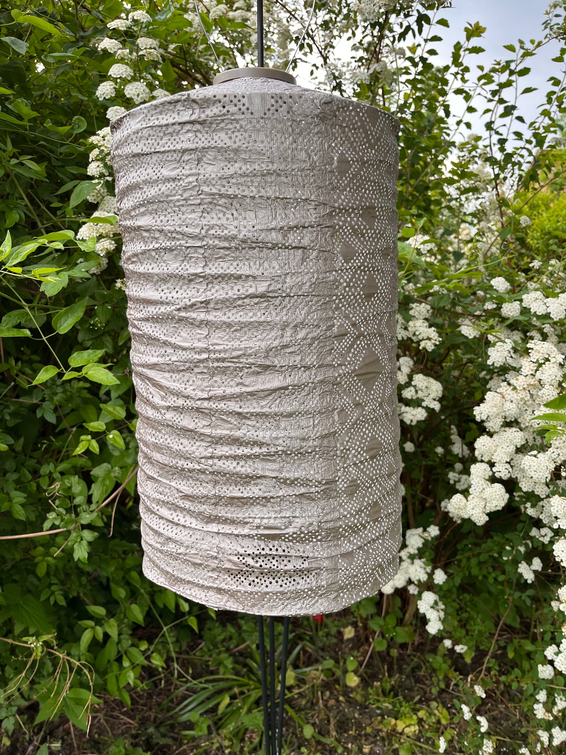 flot cylinder formet solcelle lampe 28 cm i farven mørk creme farve nr. 28/91