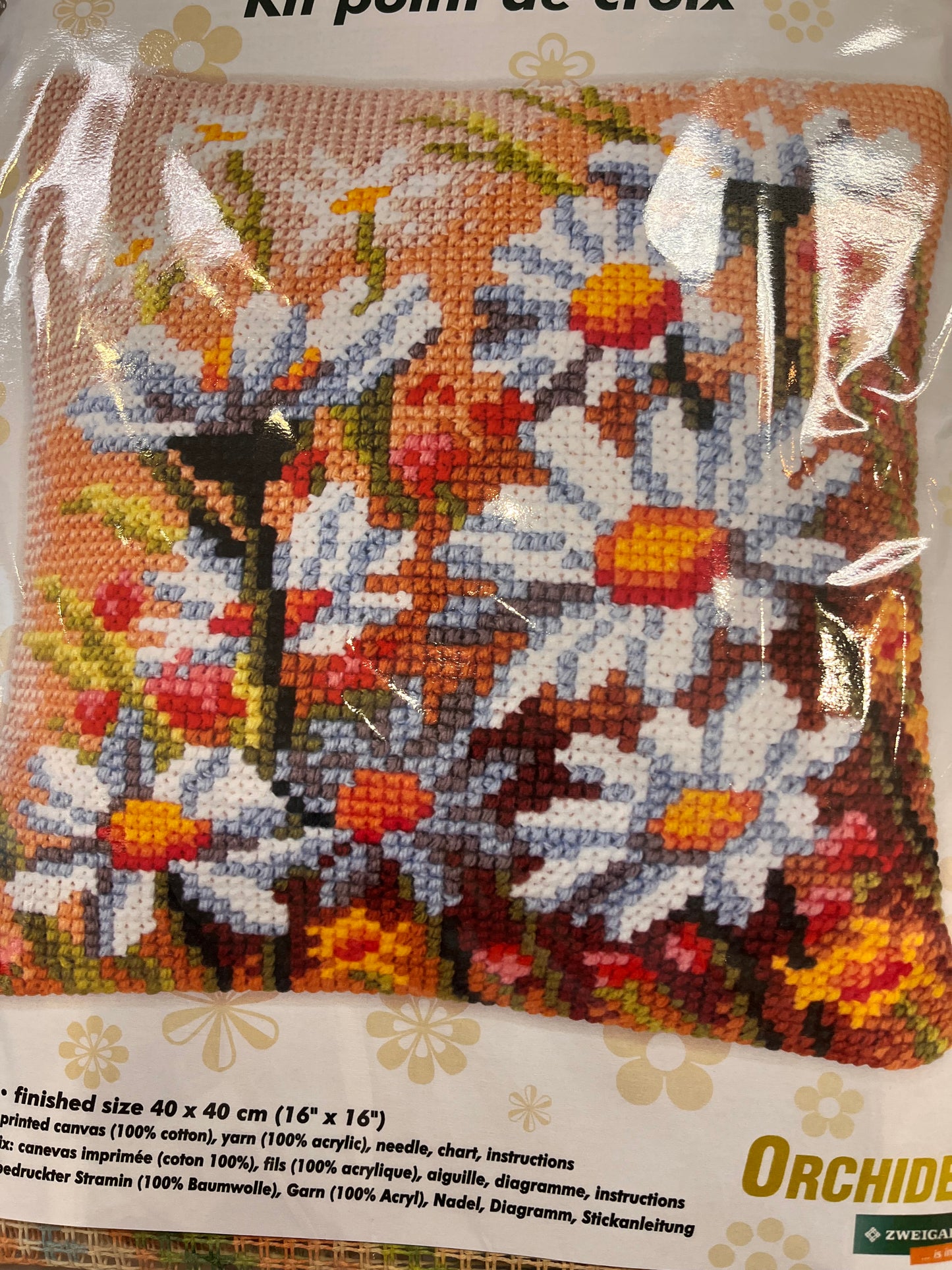Broderi blomster pude.